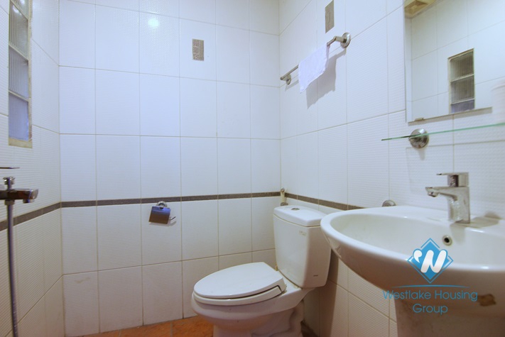 Unfurnished 4 bedrooms house with garage for rent in Xuan Dieu st, Tay Ho area.